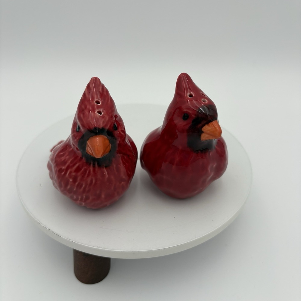 Ceramic‎ Red Cardinal Salt and Pepper Shaker Set Christmas Winter Bird